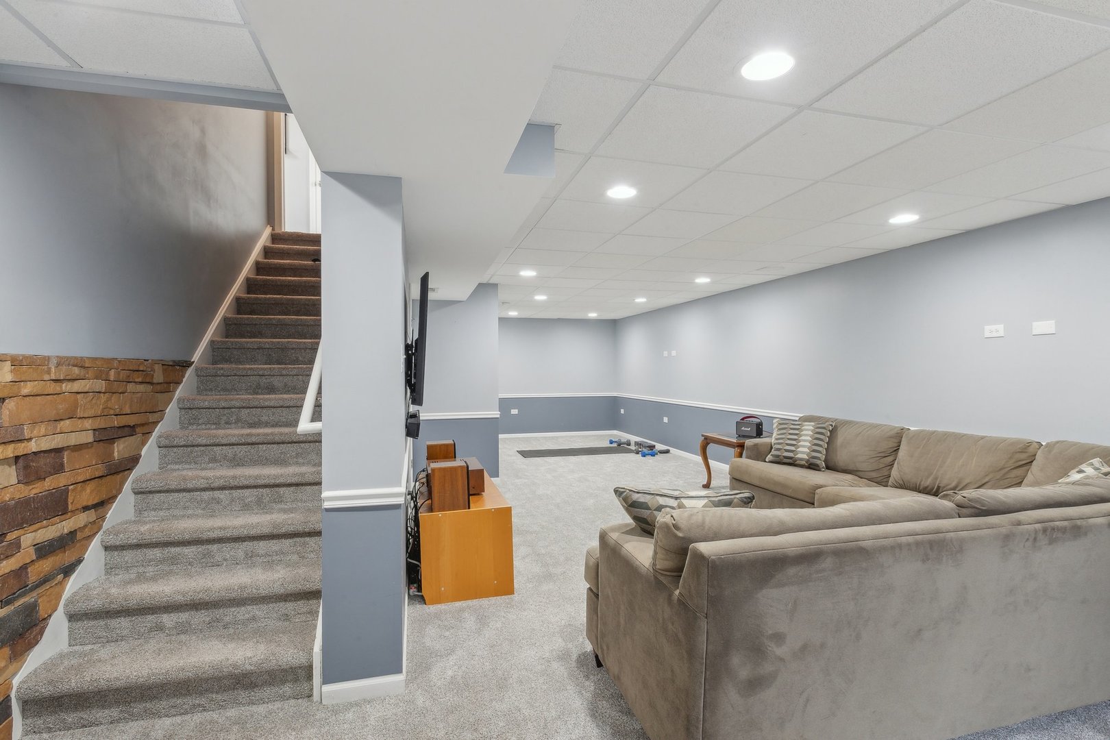 2210 Green Glade Way, Wauconda, IL 60084