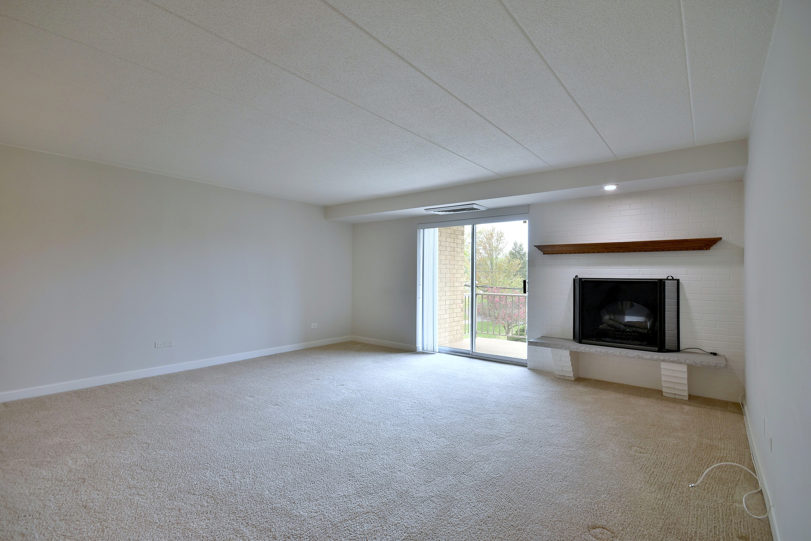 110 W BUTTERFIELD Road #214S, Elmhurst, IL 60126