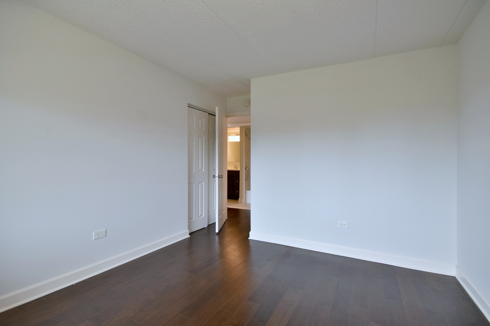 110 W BUTTERFIELD Road #214S, Elmhurst, IL 60126