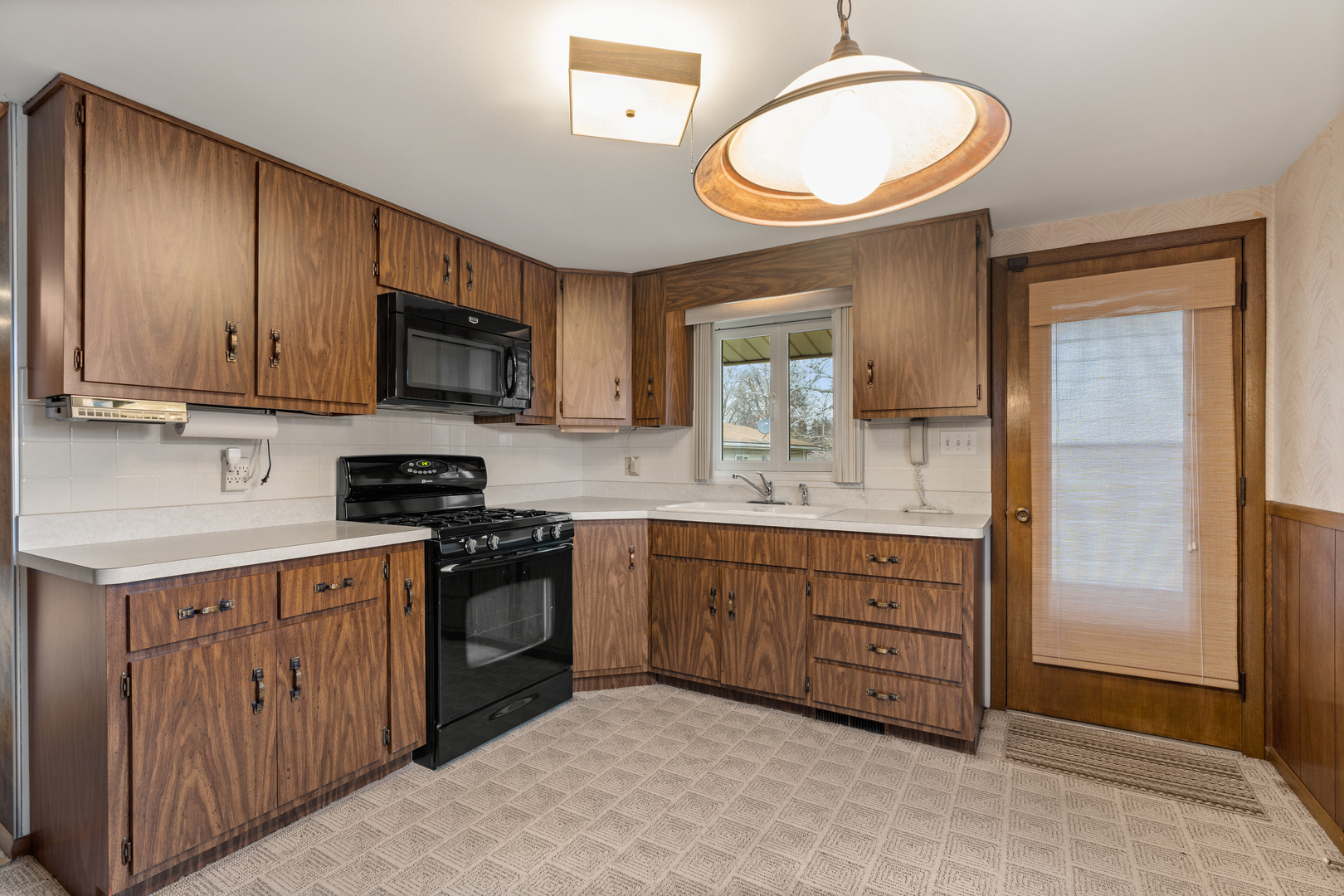 537-541 N Edgelawn Drive #539, Aurora, IL 60506