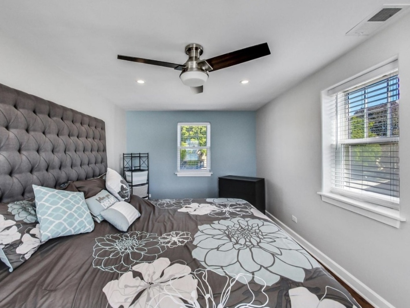 7835 W Berwyn Avenue, Chicago, IL 60656