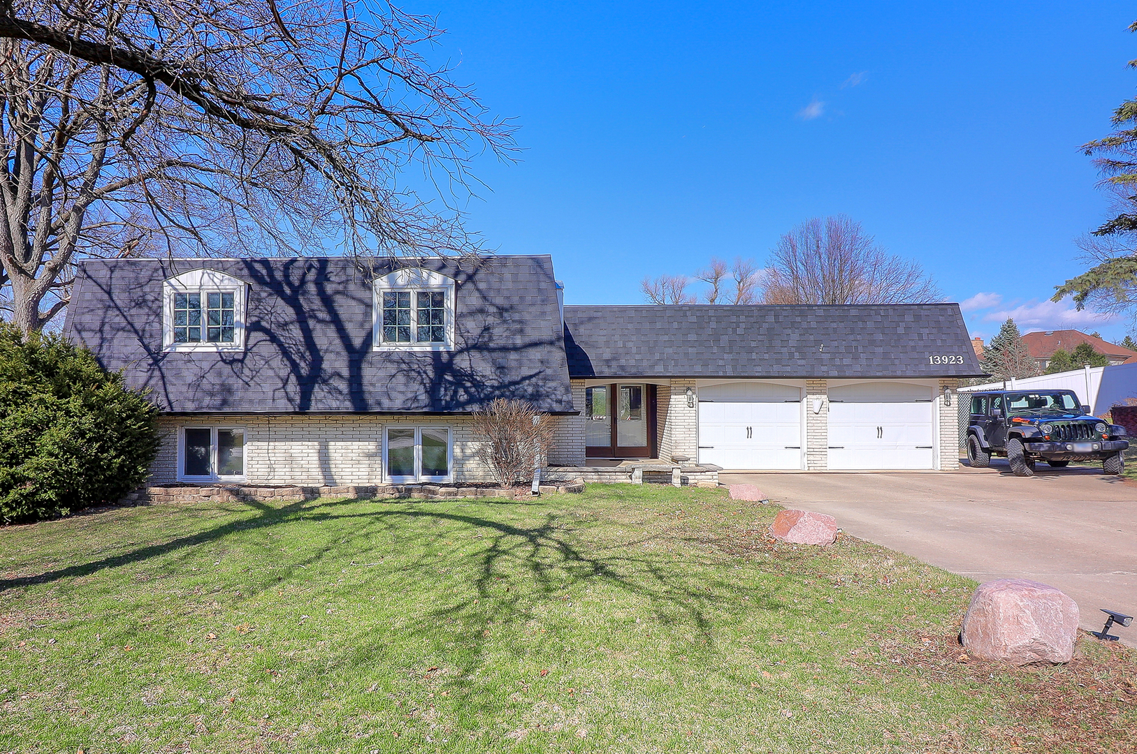 13923 S Kickapoo Trail, Homer Glen, IL 60491