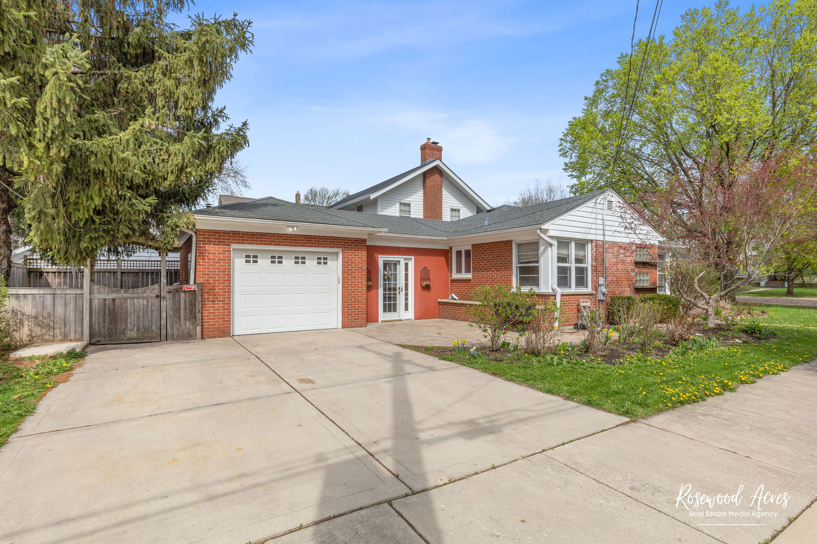 902 W Downer Place, Aurora, IL 60506