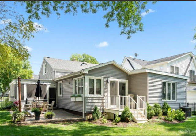 318 May Avenue, Glen Ellyn, IL 60137