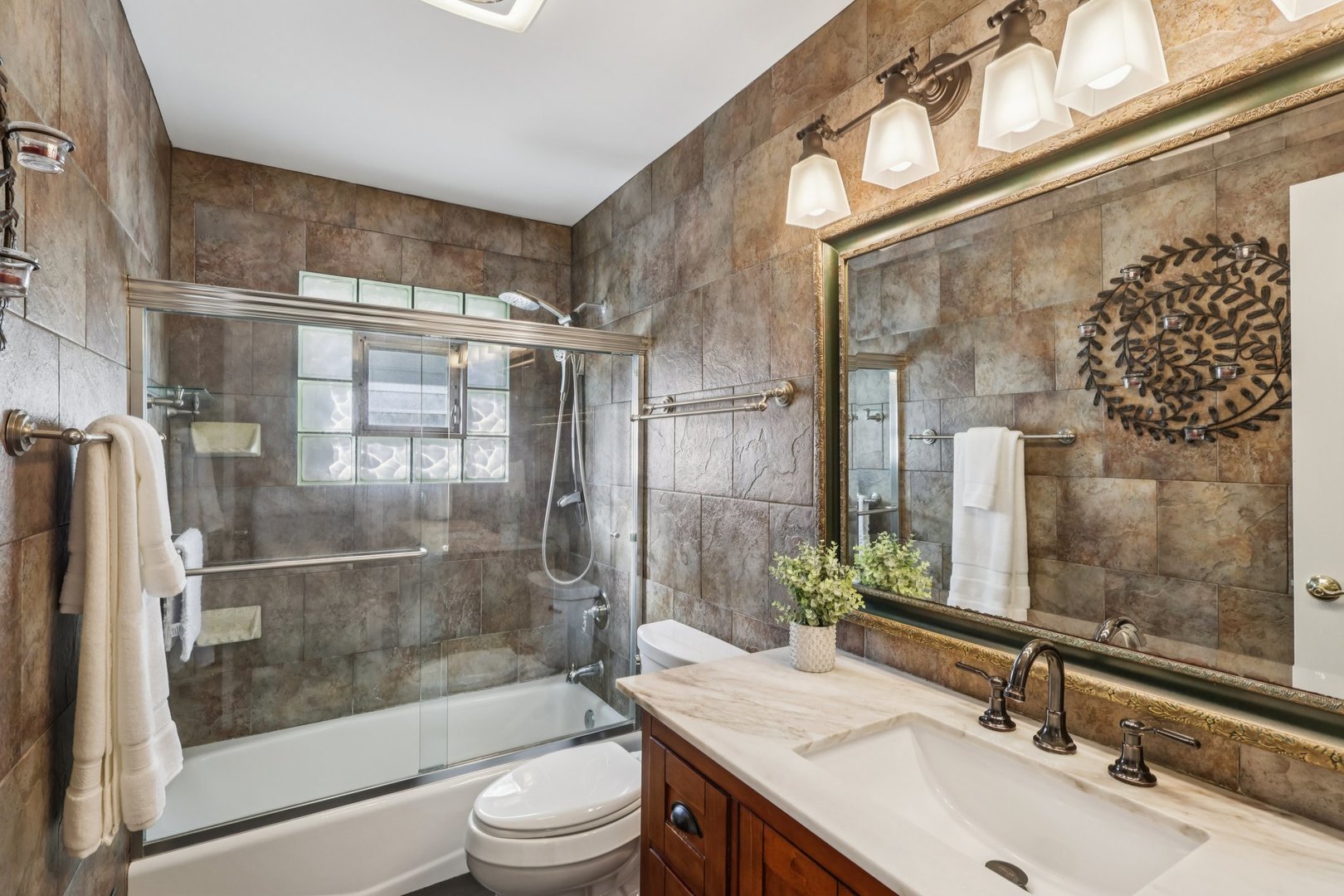 28 E 55th Street, Hinsdale, IL 60521