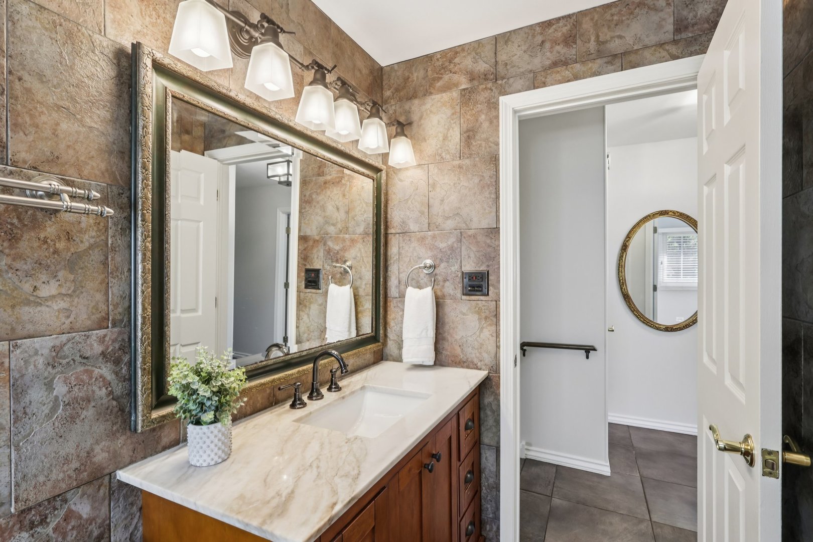 28 E 55th Street, Hinsdale, IL 60521