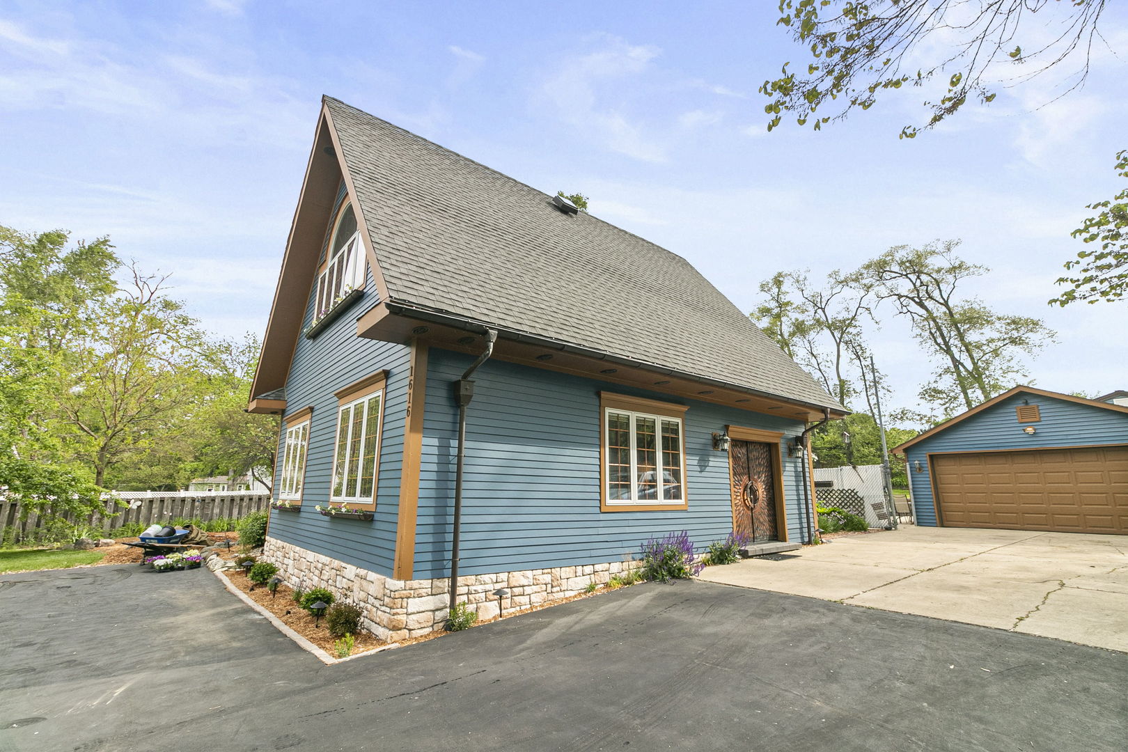 1616 Riverside Avenue, St. Charles, IL 60174