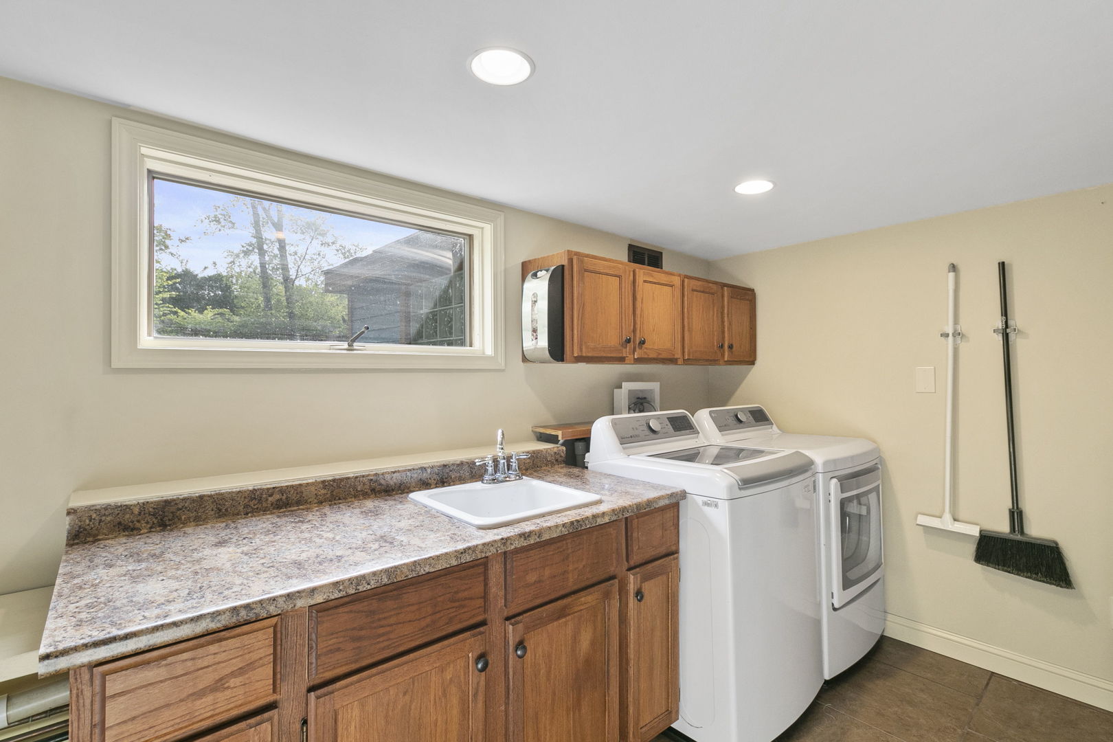 1616 Riverside Avenue, St. Charles, IL 60174