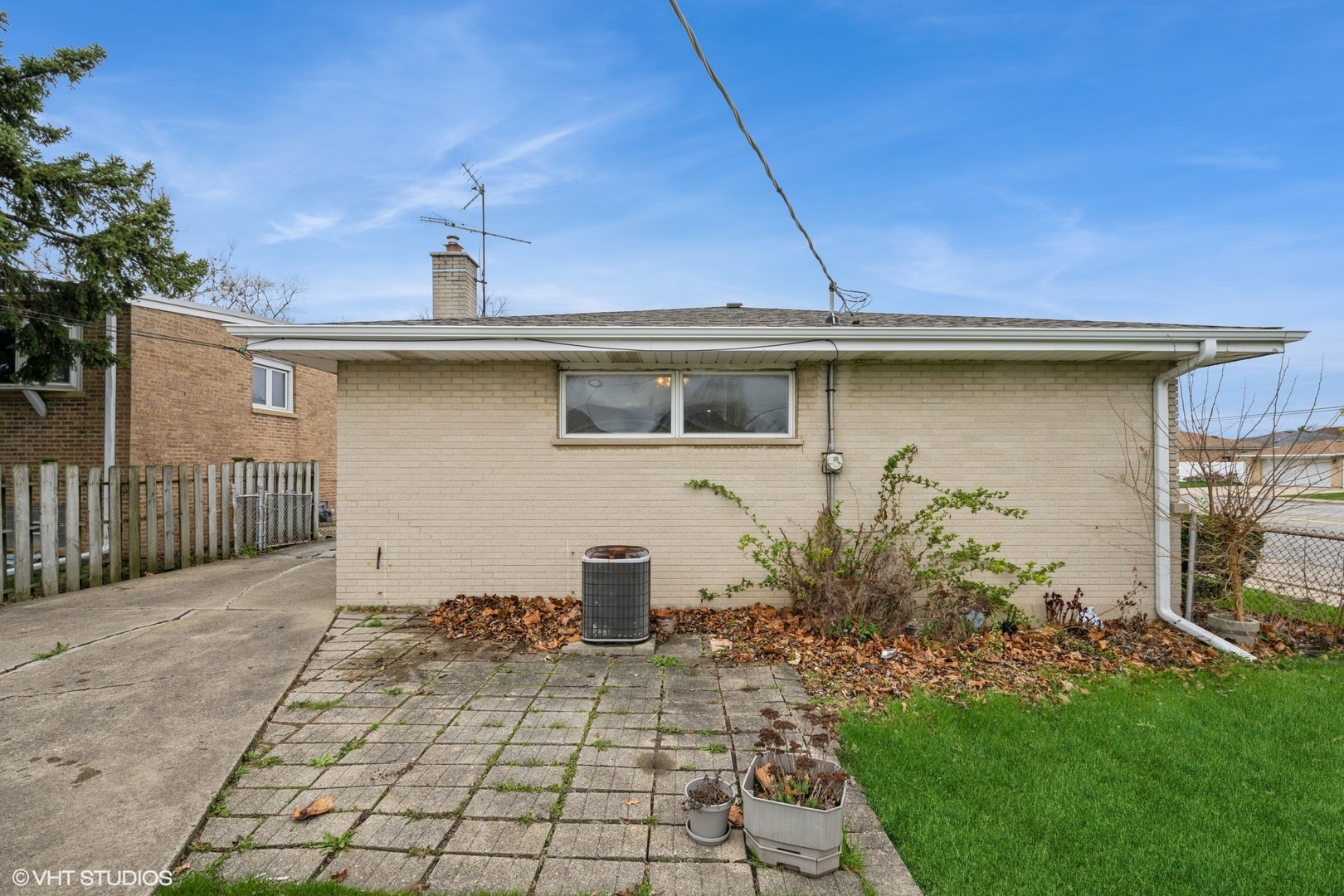 8761 N Olcott Avenue, Niles, IL 60714