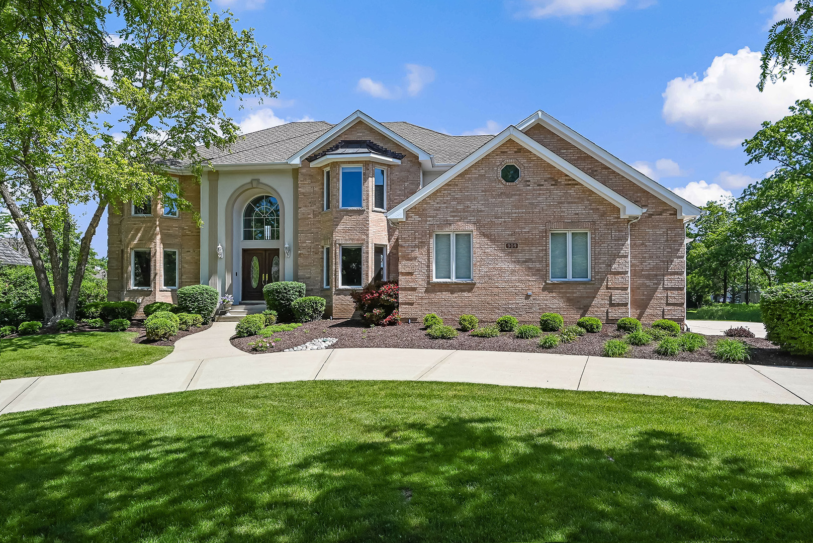 909 Prairie Ridge Court, Burr Ridge, IL 60527