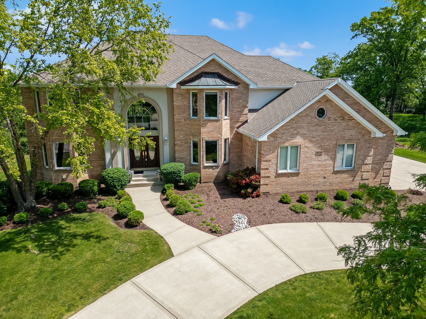 909 Prairie Ridge Court, Burr Ridge, IL 60527