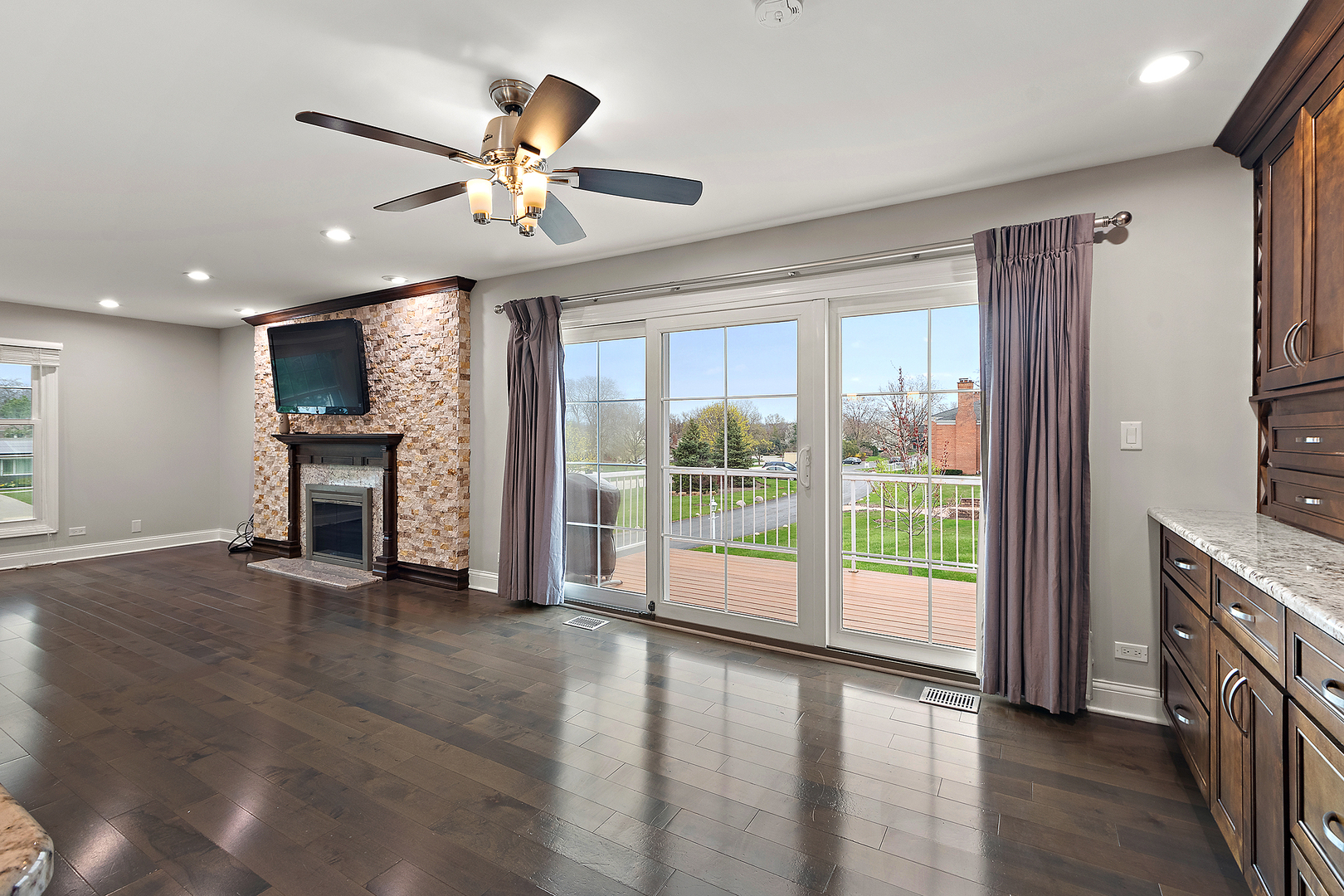 120 Carriage Way Drive #B201, Burr Ridge, IL 60527
