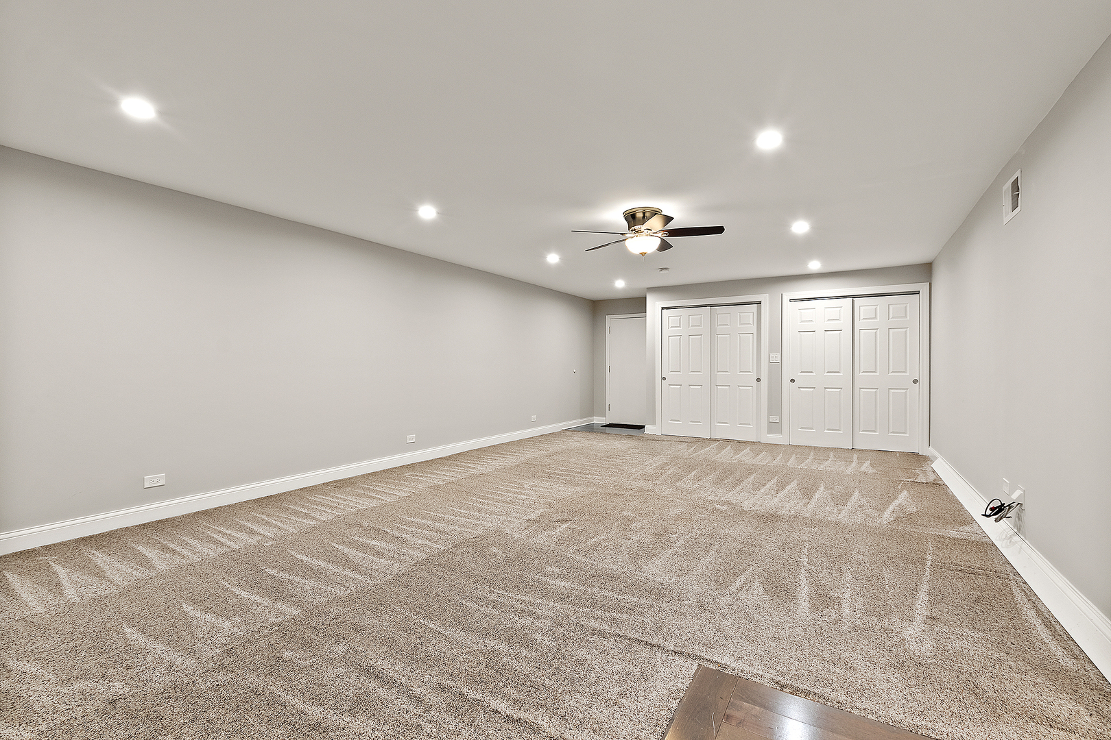 120 Carriage Way Drive #B201, Burr Ridge, IL 60527