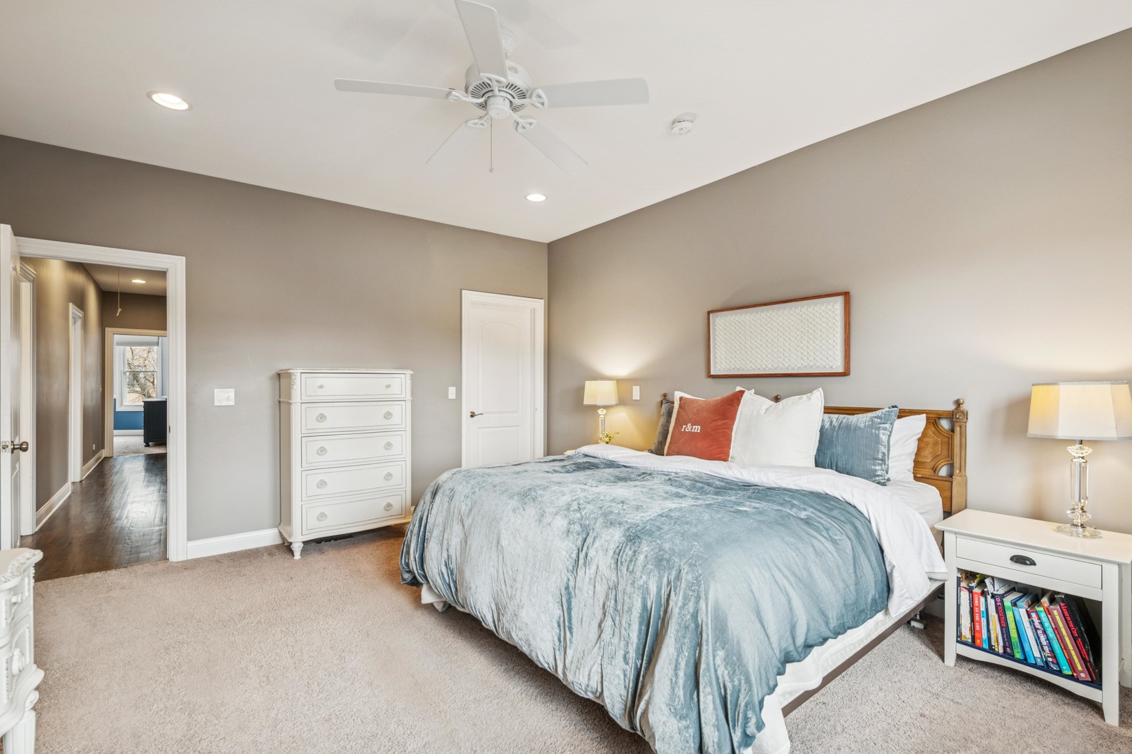 5171 W Montrose Avenue, Chicago, IL 60641
