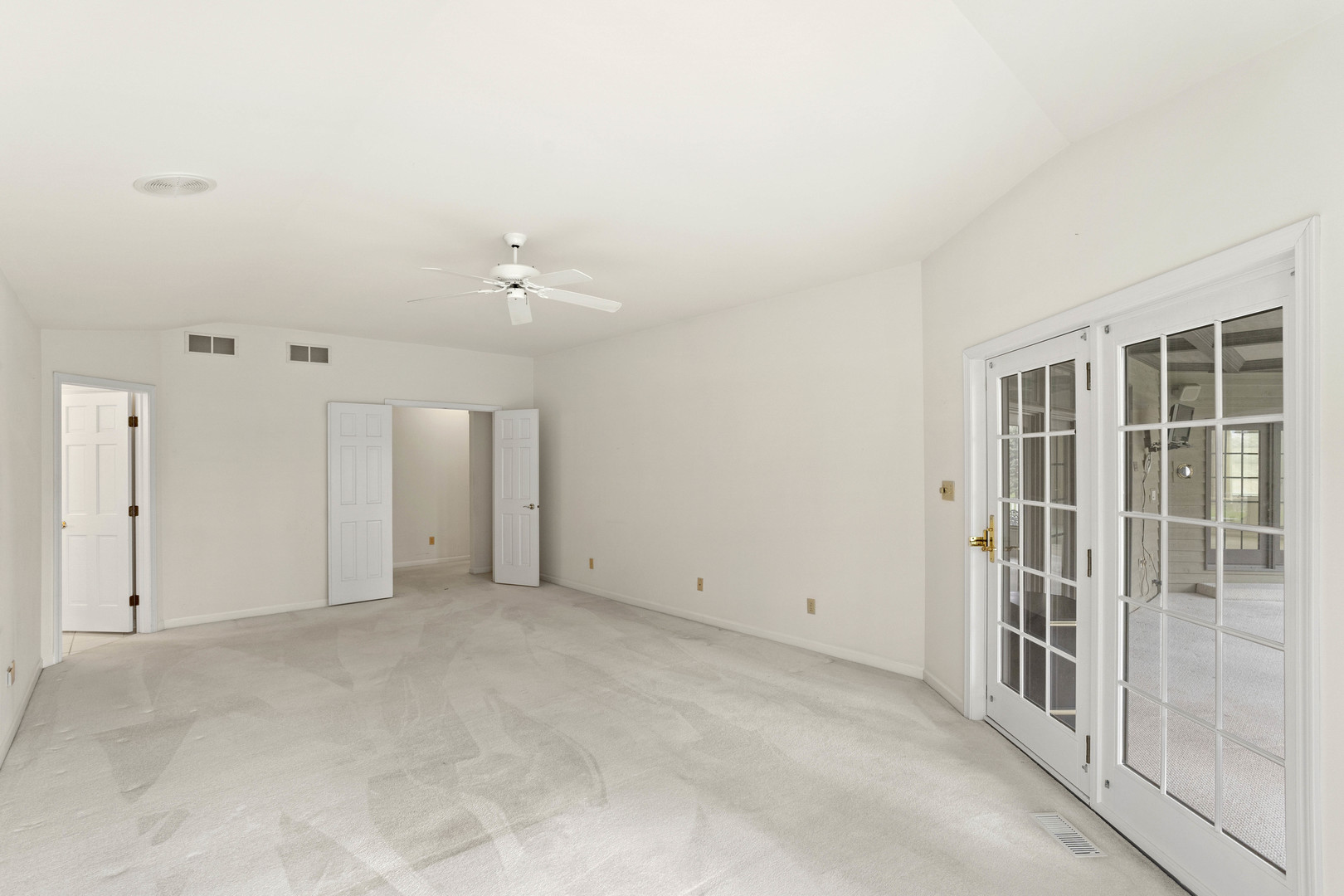 424 Woodland Estates Drive, Valparaiso, IN 46385