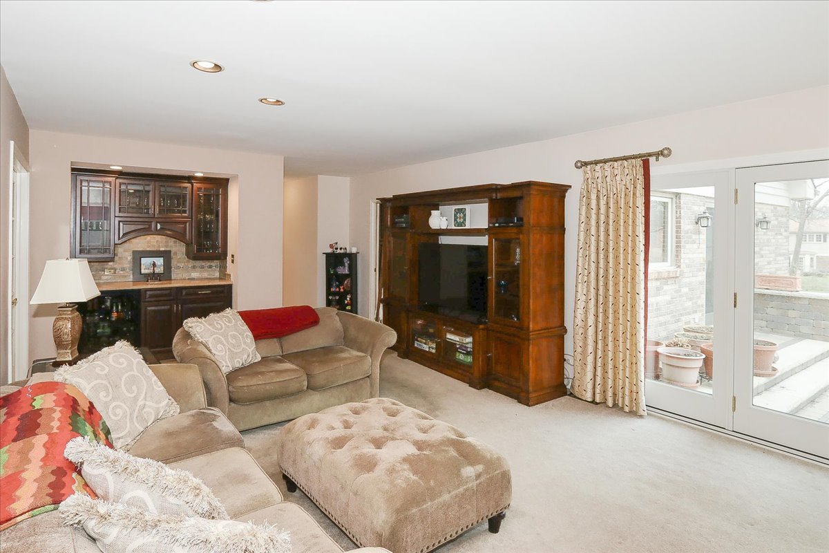 20090 Sunshine Lane, Deer Park, IL 60010
