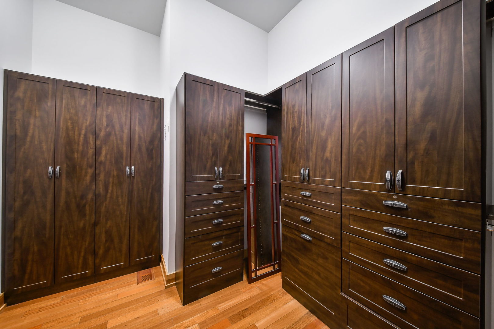 908 Julian Court, Naperville, IL 60540