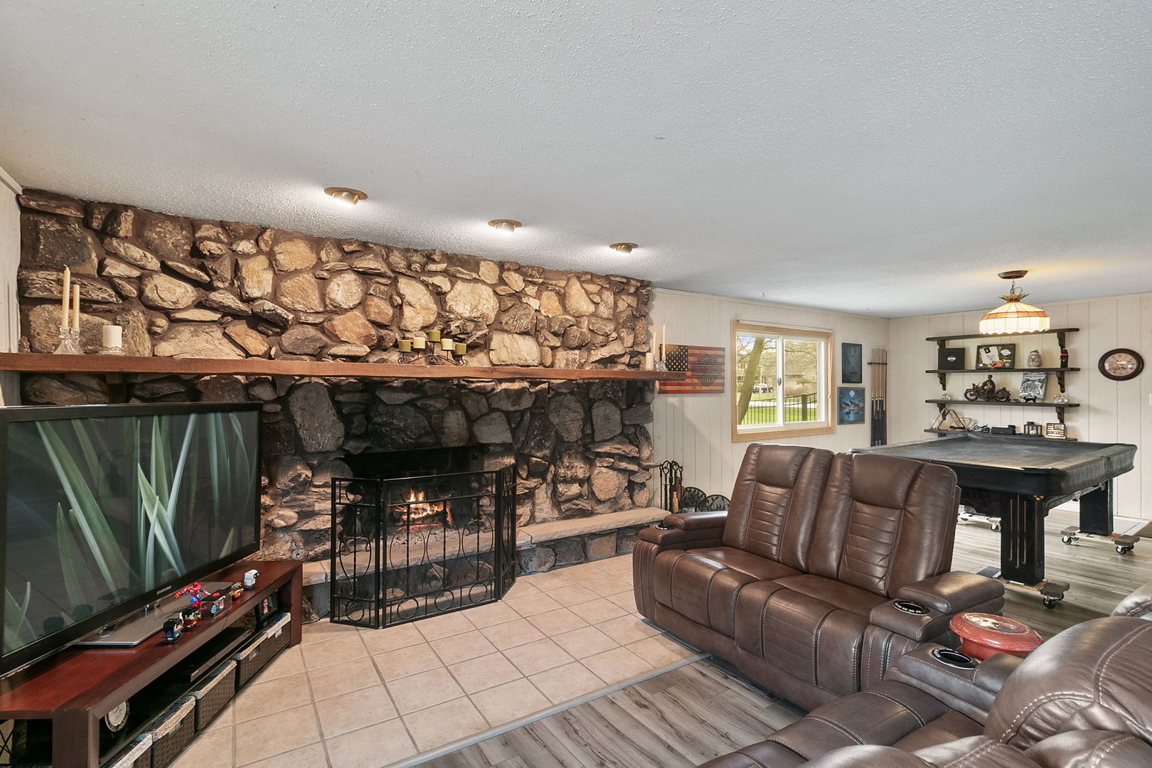 9s681 Clarendon Hills Road, Willowbrook, IL 60527