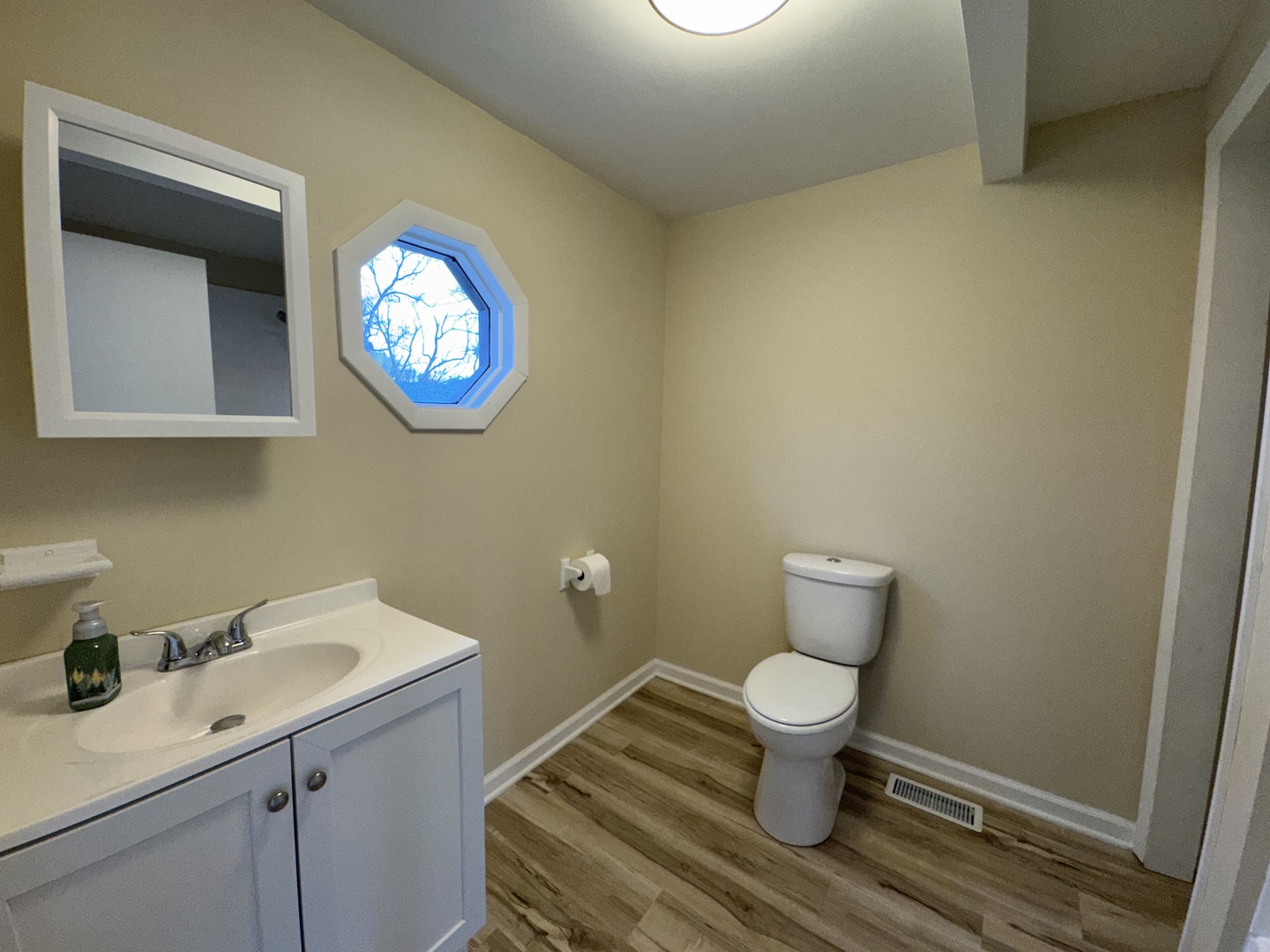 42309 N Woodbine Avenue, Antioch, IL 60002