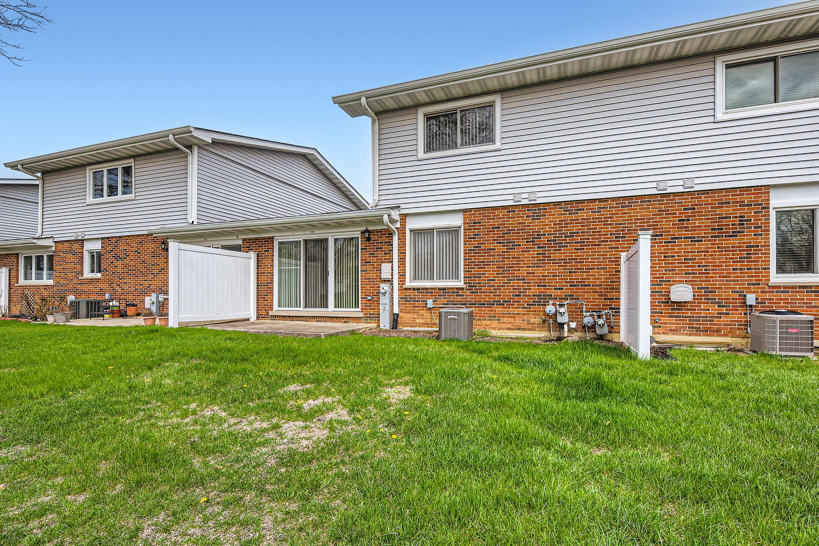 114 Wiltshire Court, Schaumburg, IL 60193
