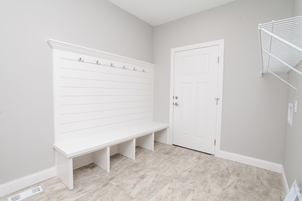 2702 Lone Oak Road, Bloomington, IL 61705