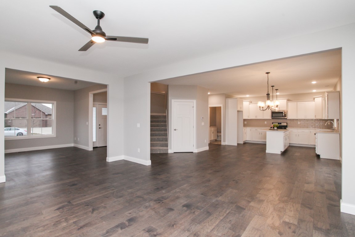 2702 Lone Oak Road, Bloomington, IL 61705