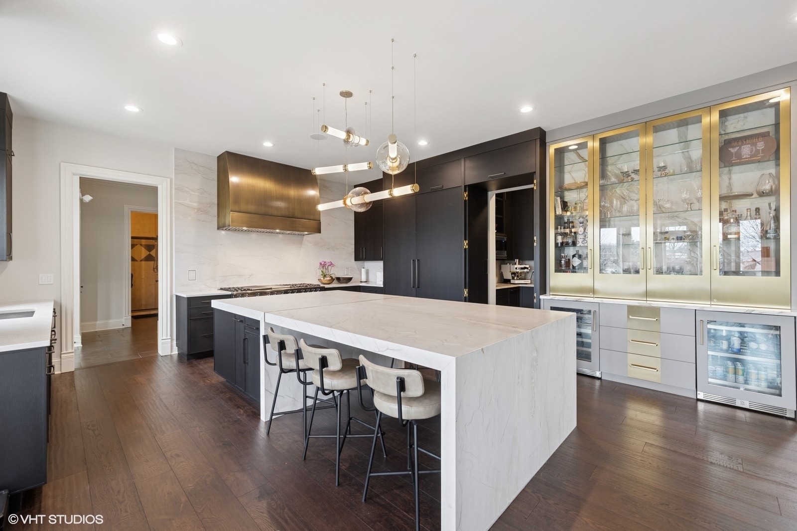 319 Claremont Court, Naperville, IL 60540