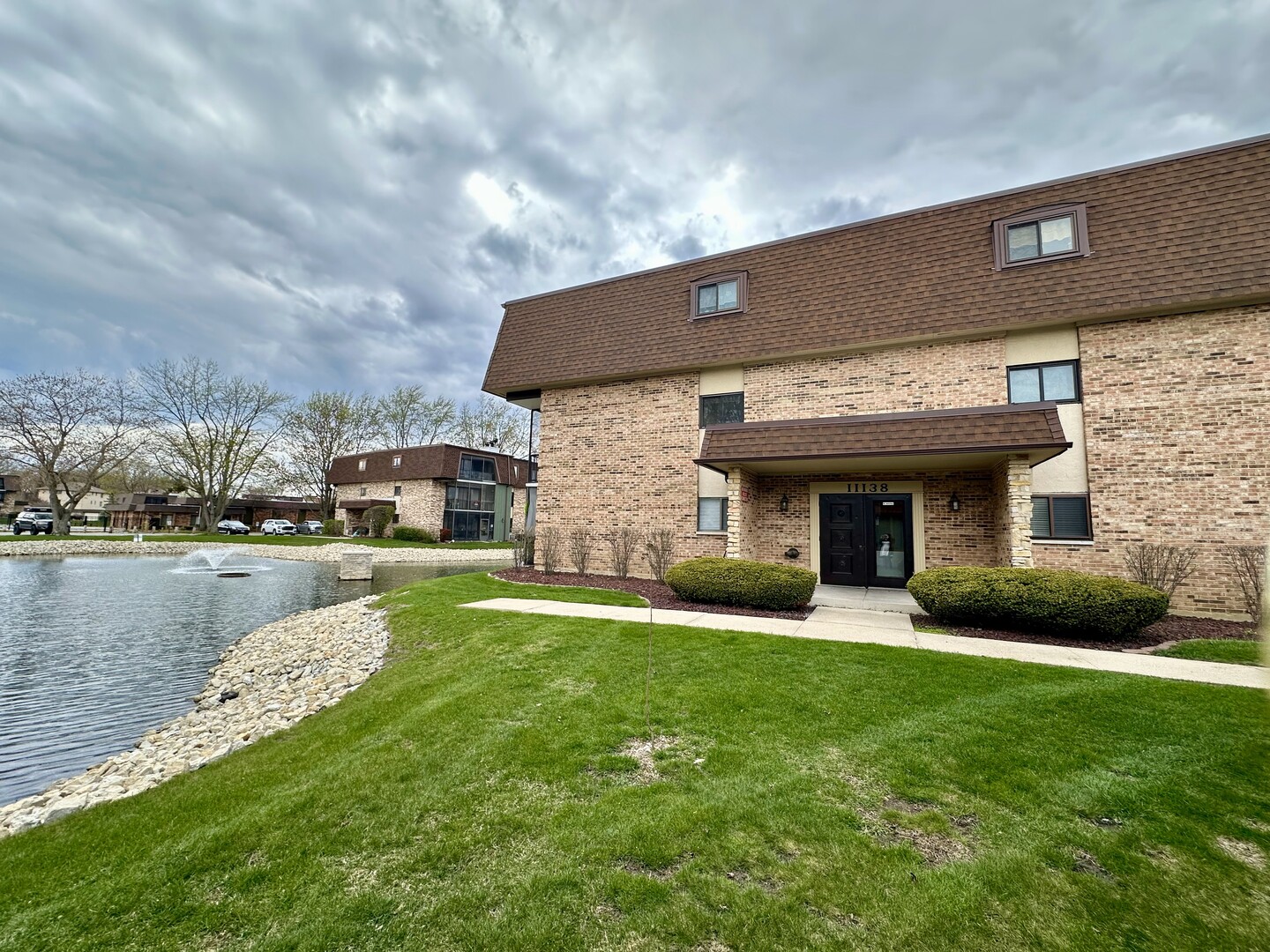 11138 Center Road #E22, Palos Hills, IL 60465