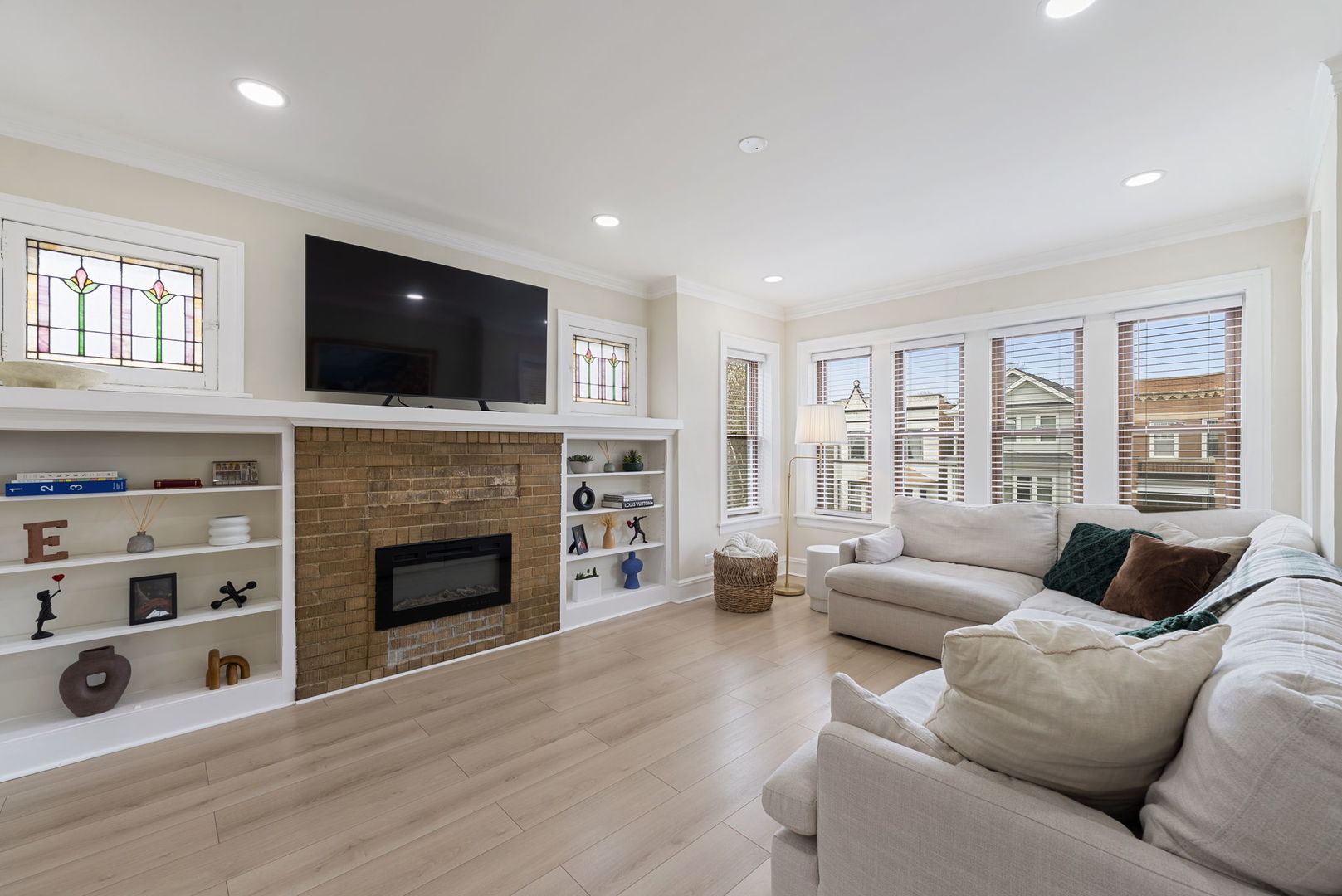 2516 N WASHTENAW Avenue, Chicago, IL 60647