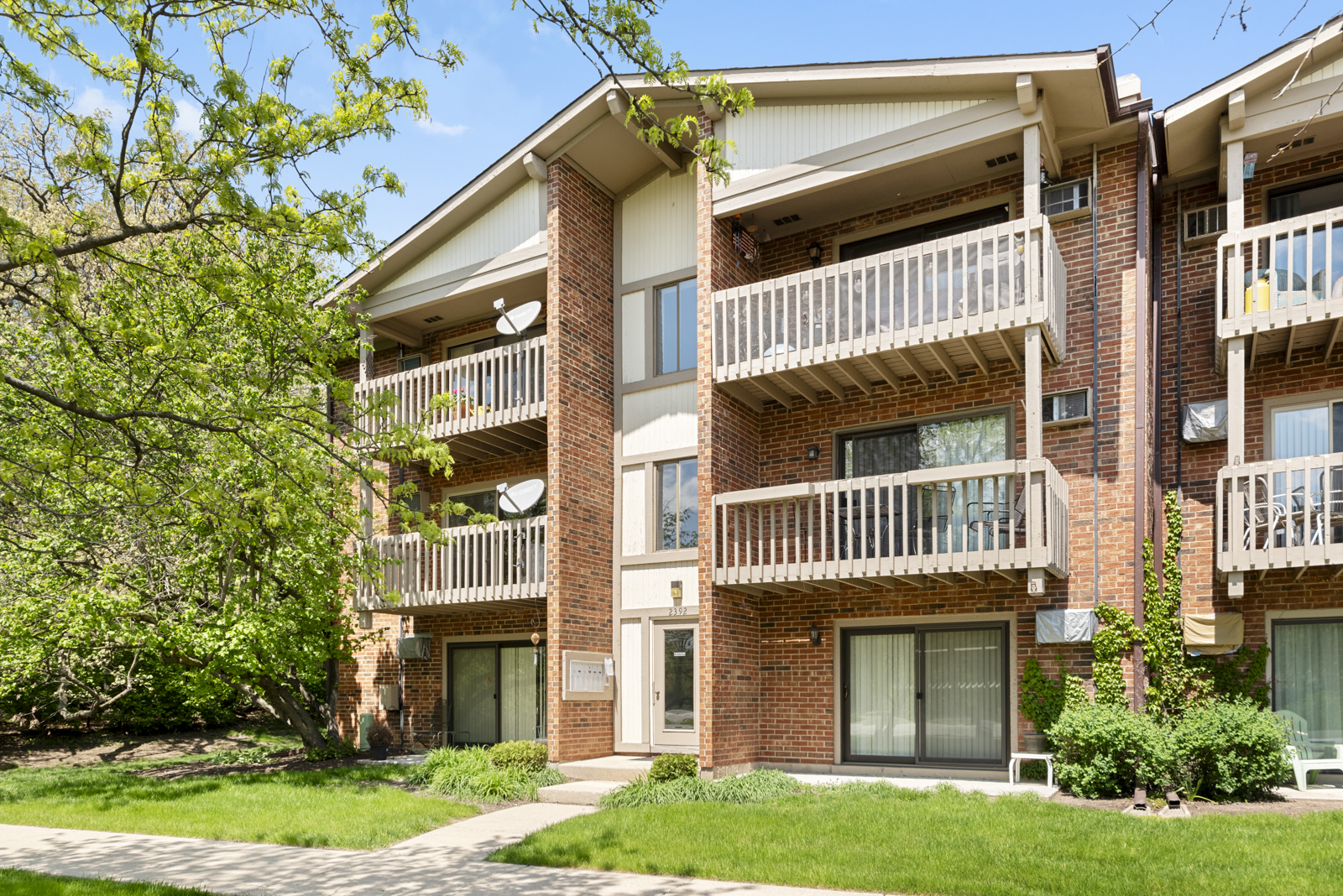 2392 Abbeywood Drive #C, Lisle, IL 60532
