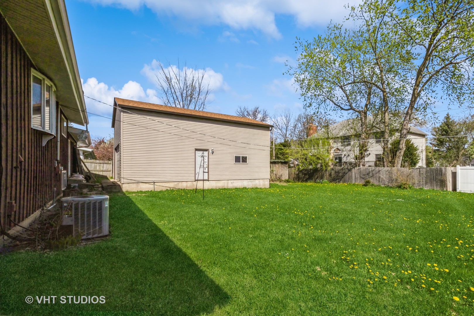 907 W North Avenue, Lake Bluff, IL 60044