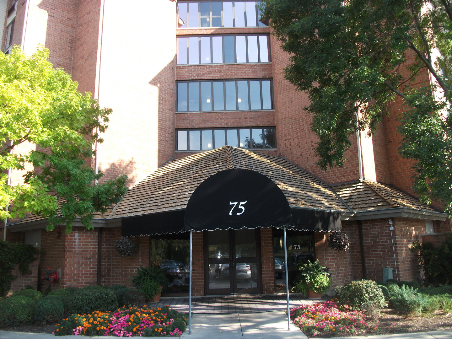 75 Kristin Circle #401, Schaumburg, IL 60195