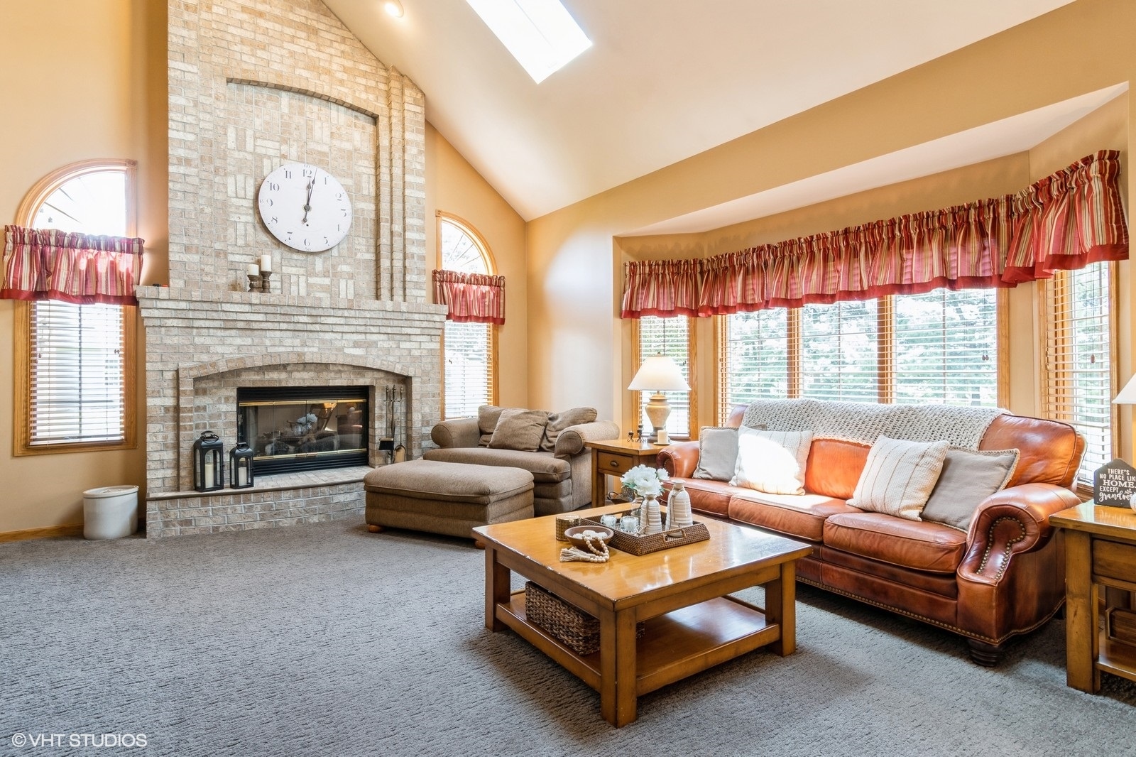 13 W Royal Oaks Drive, Bristol, IL 60512