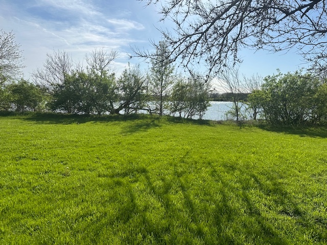 4 Moss Lake Road, Farmer City, IL 61842