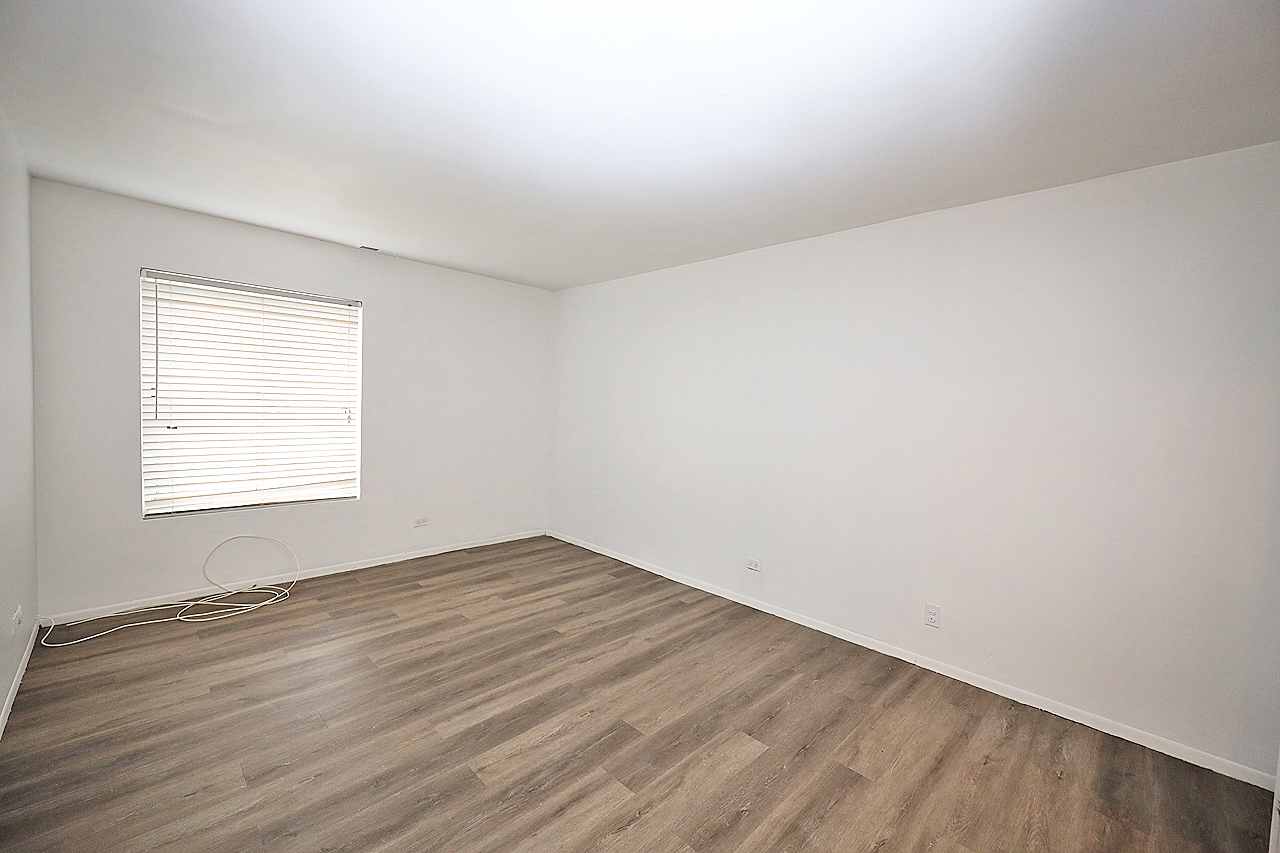 900 Perrie Drive #104, Elk Grove Village, IL 60007