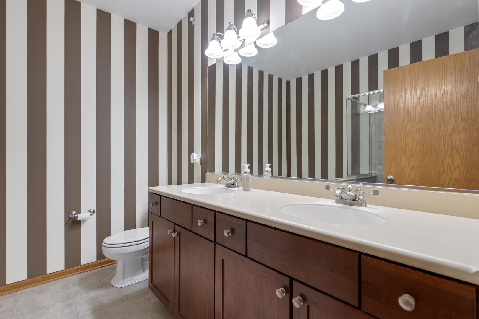 2305 Aurora Drive #U27, Pingree Grove, IL 60140