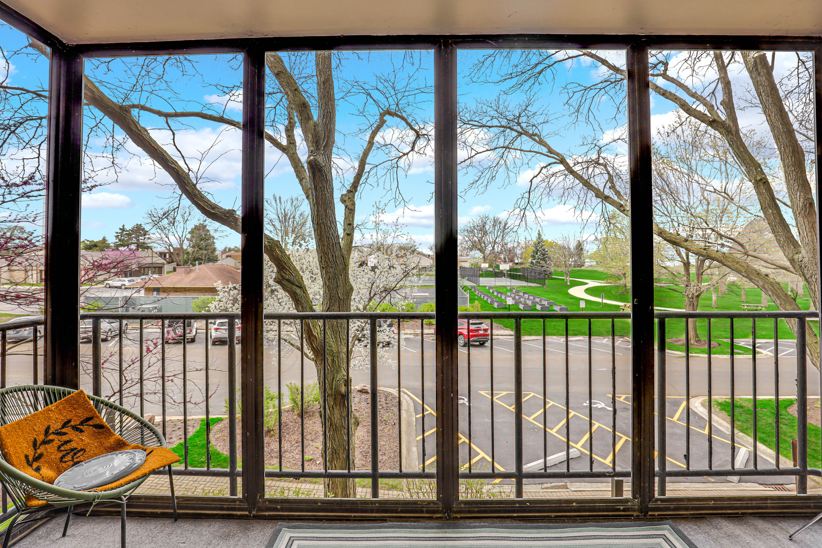 123 Acacia Drive #201, Indian Head Park, IL 60525