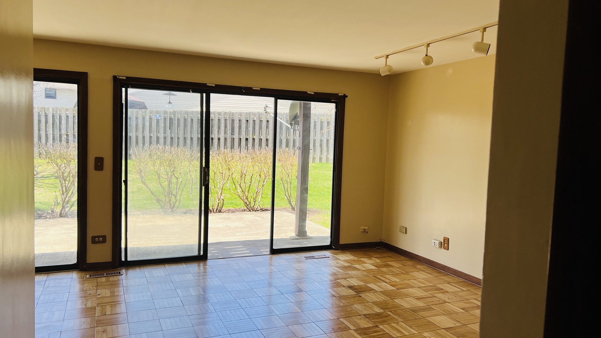 1400 Alpine Court #C, Hanover Park, IL 60133