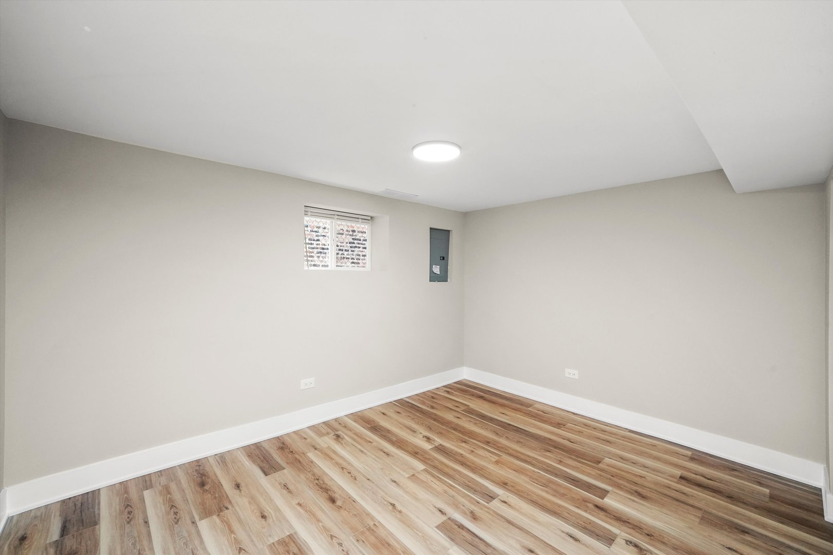 8109 S Woodlawn Avenue, Chicago, IL 60619