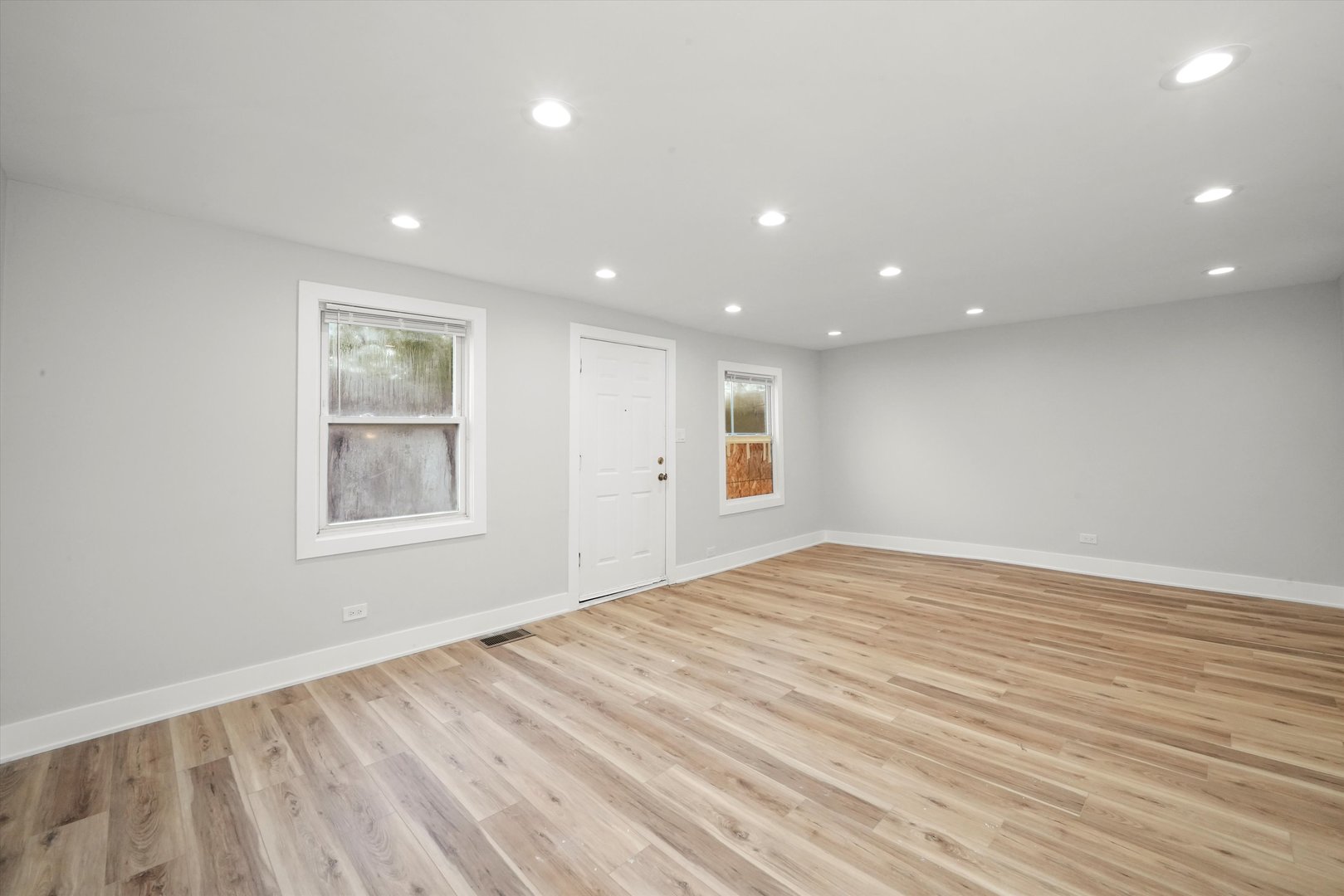 8109 S Woodlawn Avenue, Chicago, IL 60619