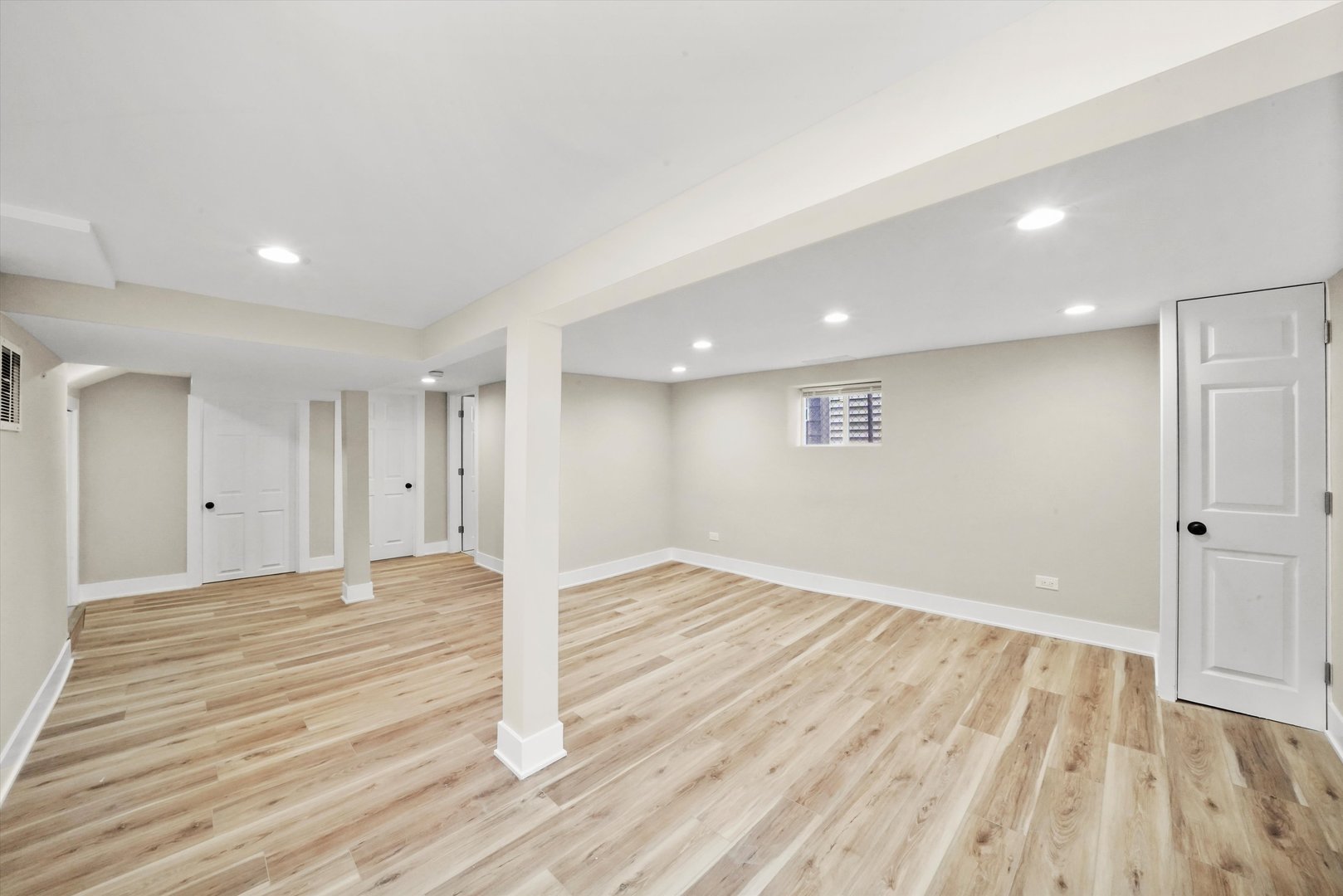 8109 S Woodlawn Avenue, Chicago, IL 60619