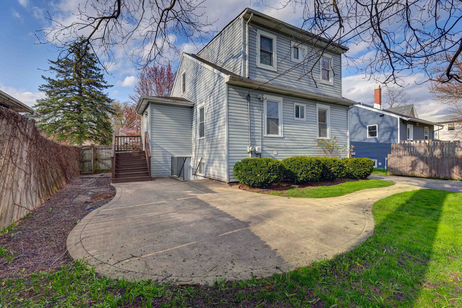 339 W School Street, Villa Park, IL 60181