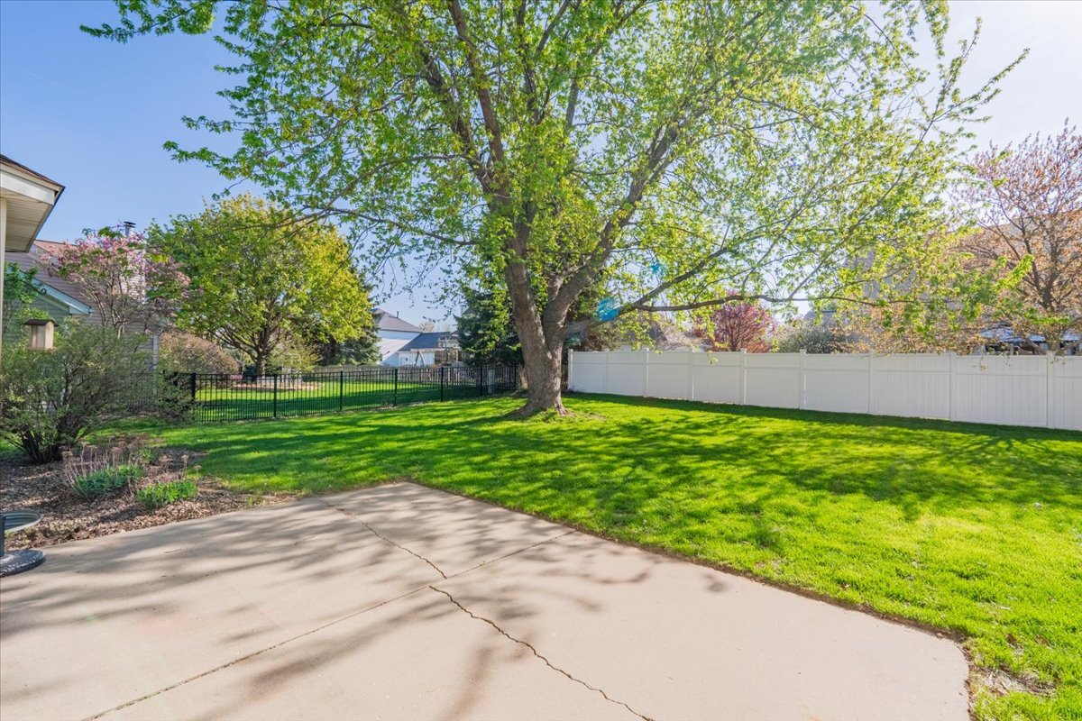1 Burgundy Court, Bloomington, IL 61704
