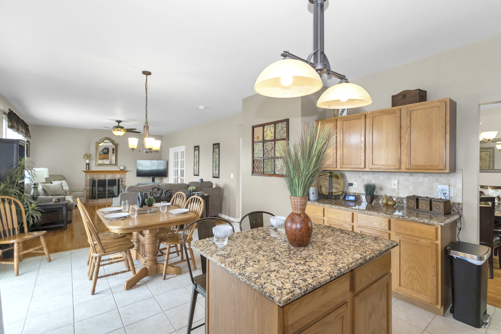 5939 Pine Hollow Road, Carpentersville, IL 60110