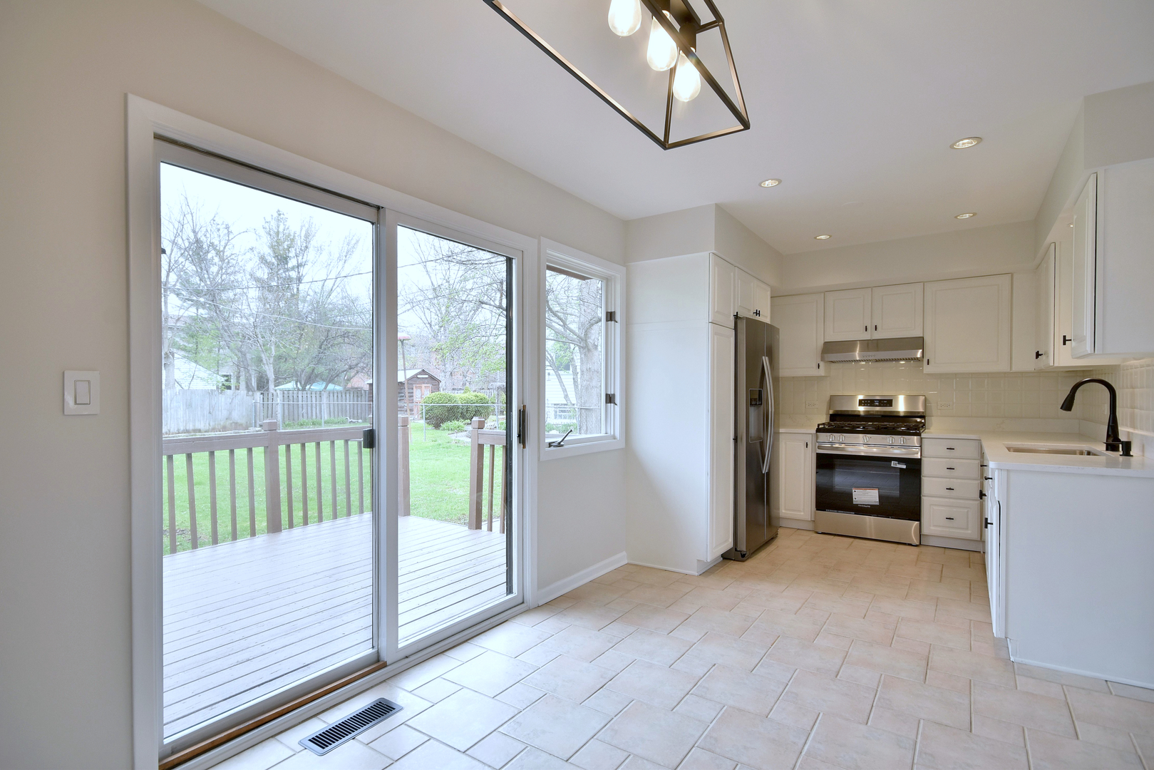 172 Ridgewood Avenue, Bensenville, IL 60106