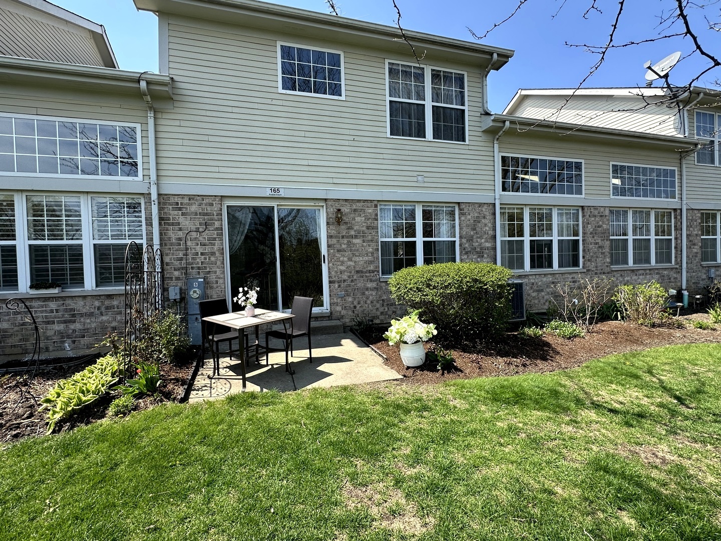 165 Avalon Court, Roselle, IL 60172