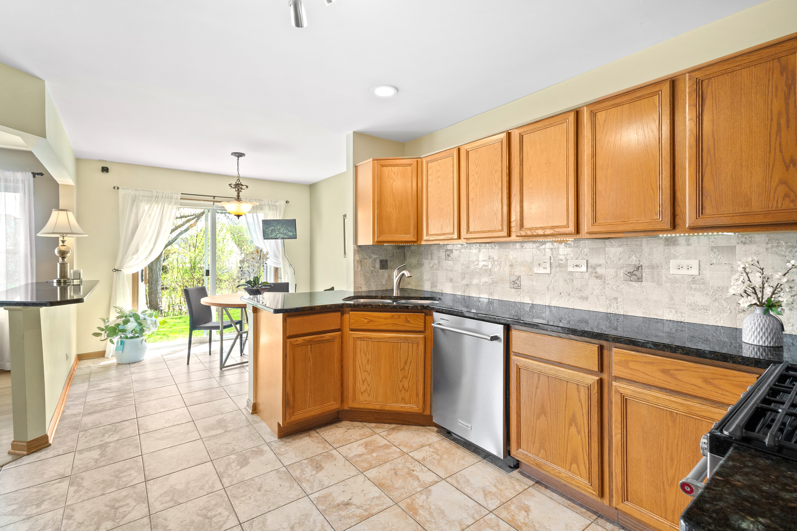165 Avalon Court, Roselle, IL 60172
