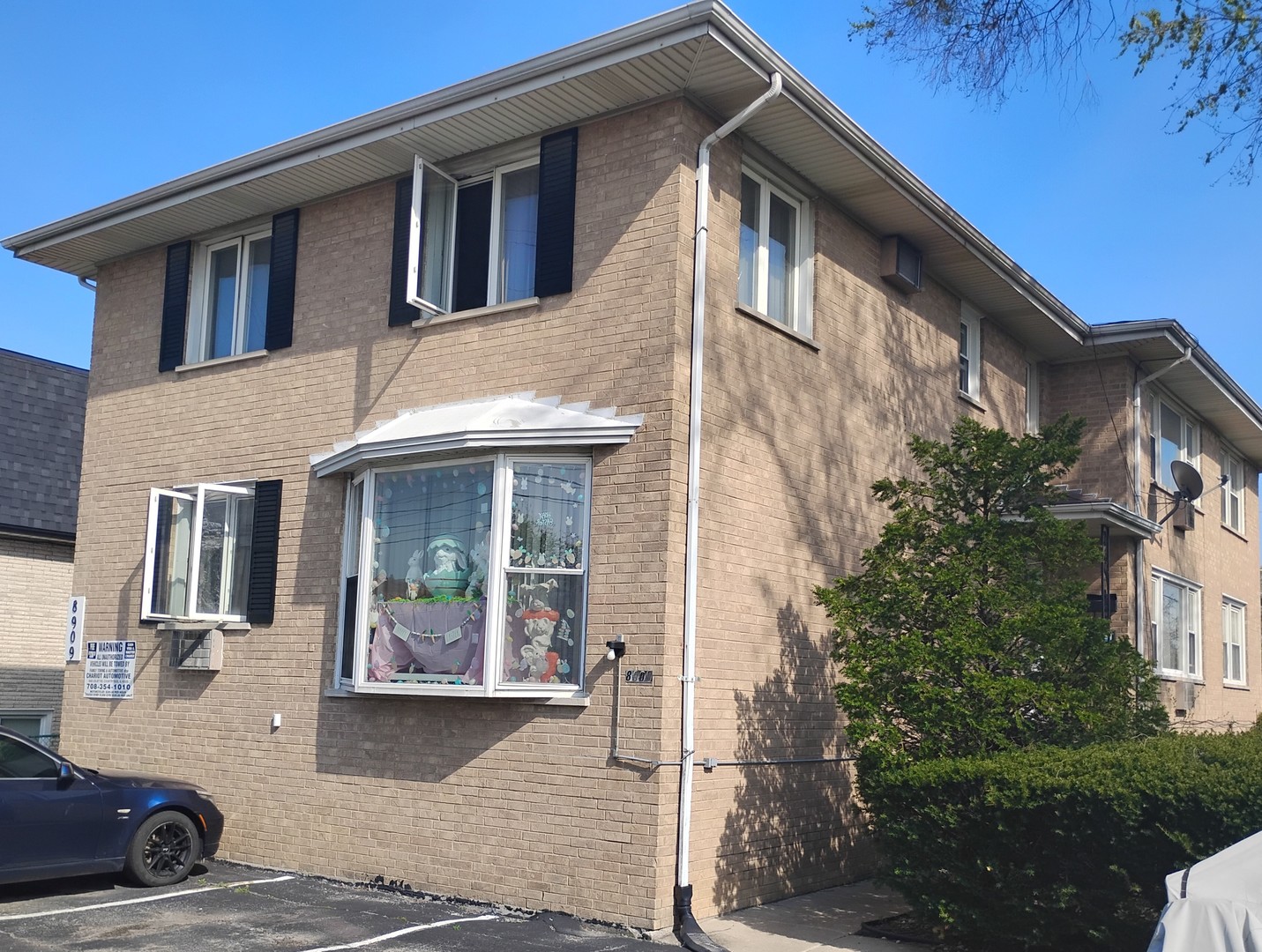 8909 Plainfield Road, Brookfield, IL 60513