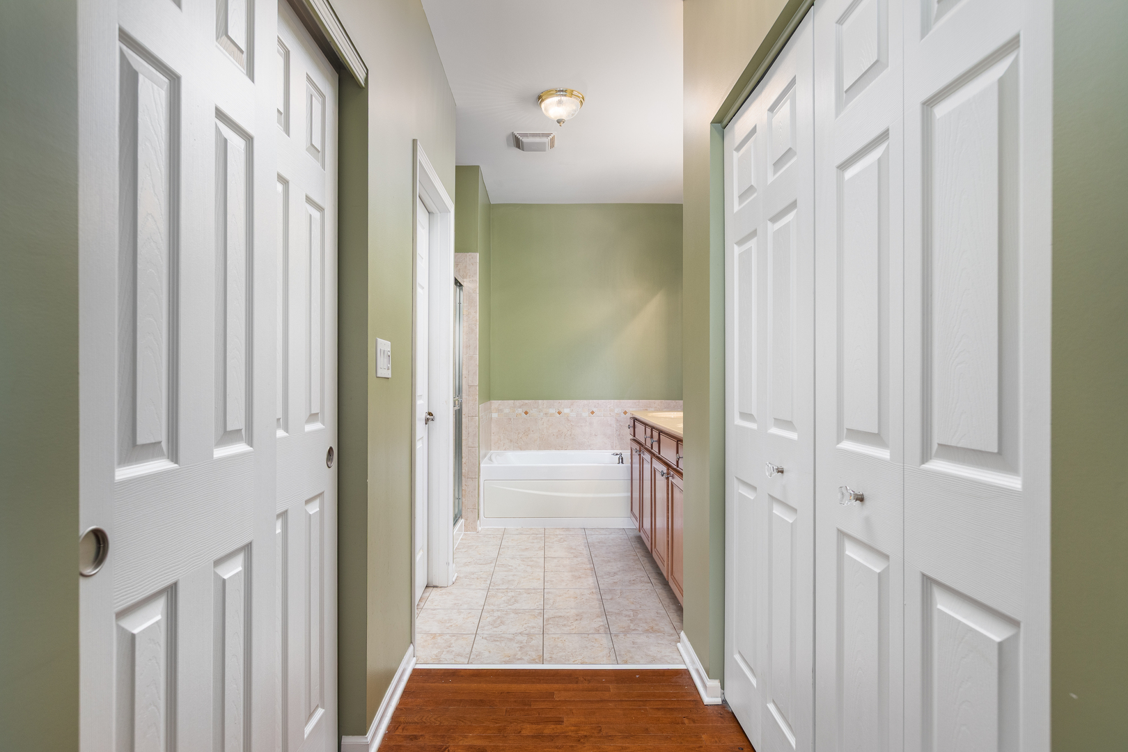 921 Winners Cup Court, Naperville, IL 60565