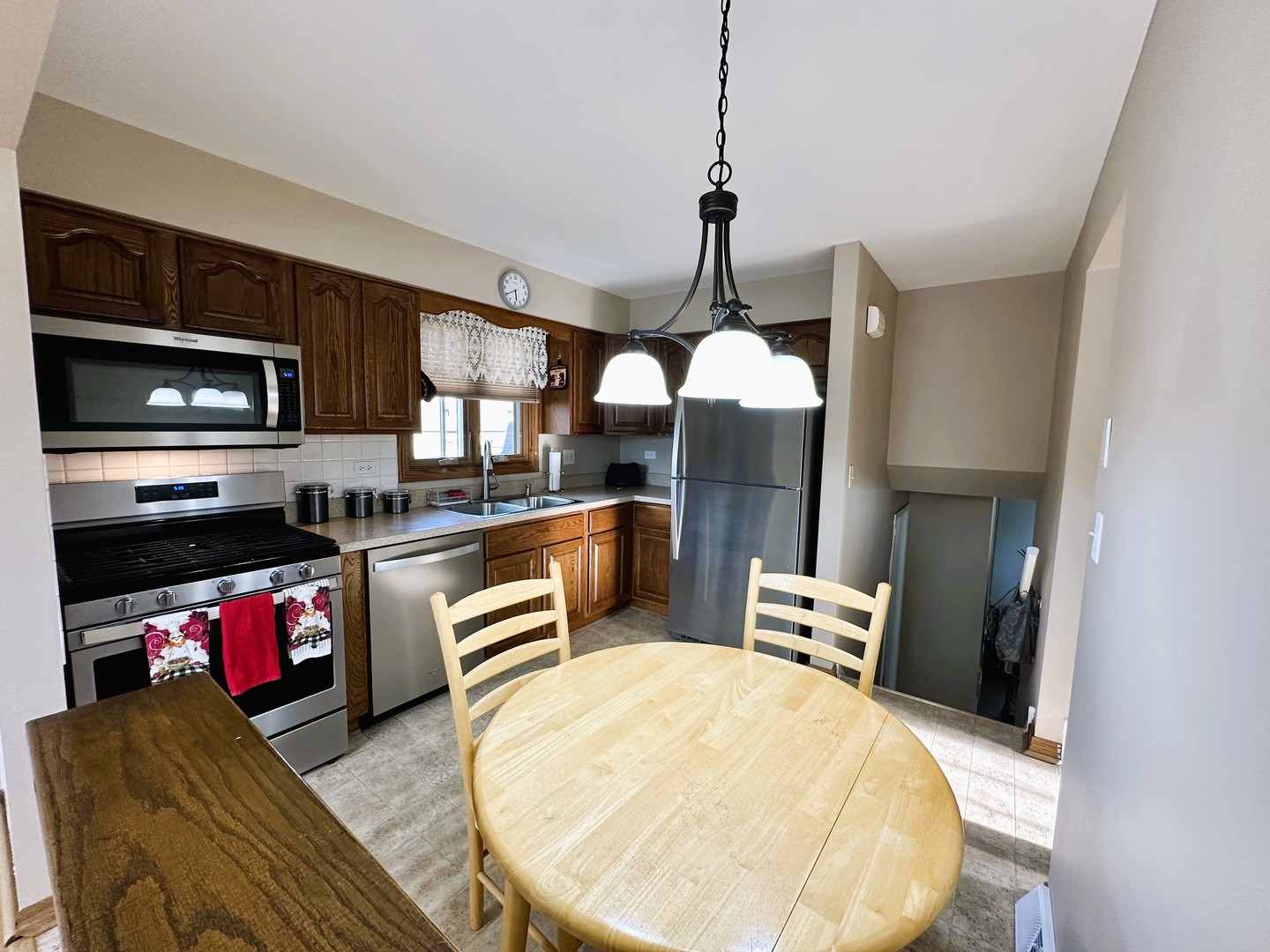 6941 W 106th Place, Worth, IL 60482